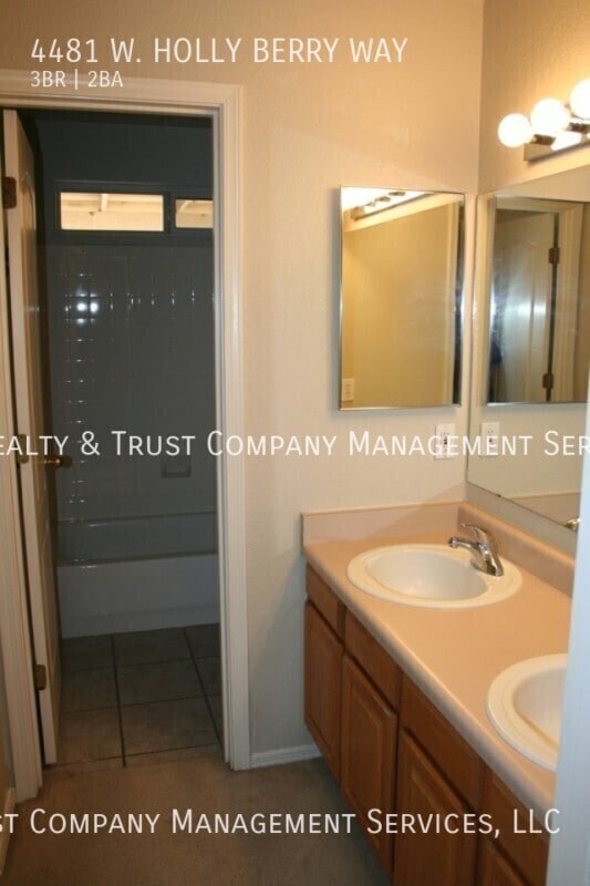Building Photo - 4481 W Holly Berry Way