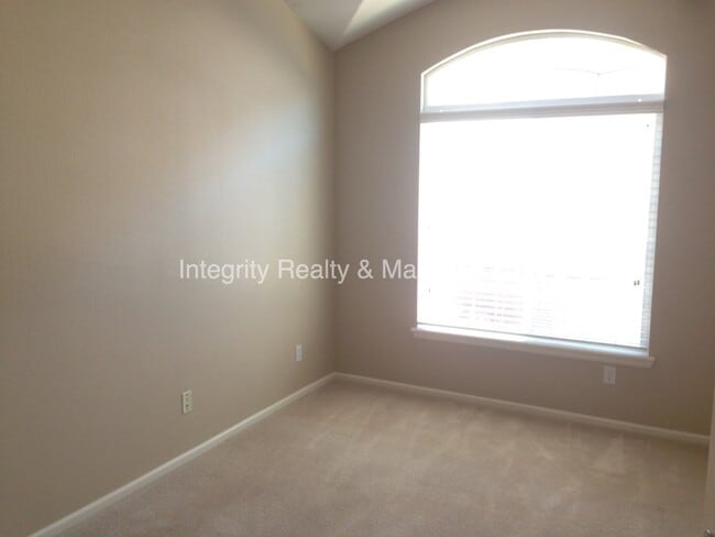 Building Photo - 1381 Royal Troon Dr