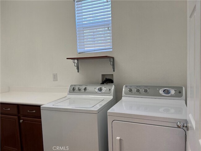 Building Photo - 77184 California Dr