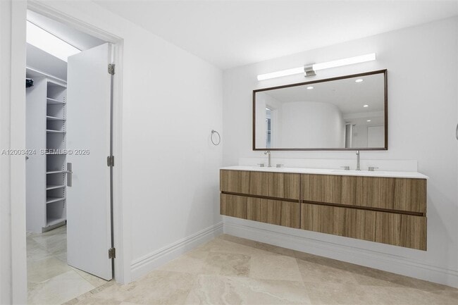 Building Photo - 600 Grapetree Dr