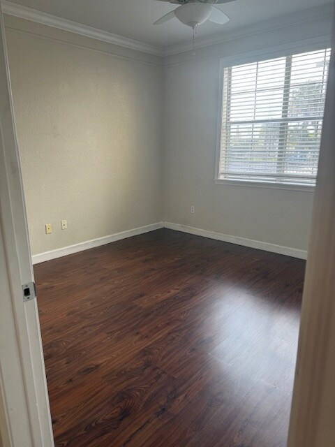 Building Photo - 860 N Orange Ave