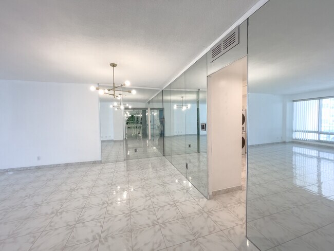 Building Photo - 3430 Galt Ocean Dr