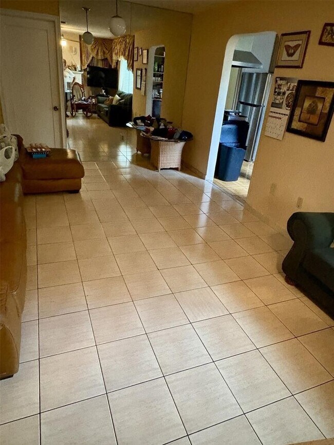 Building Photo - 10335 NW 26th Ave