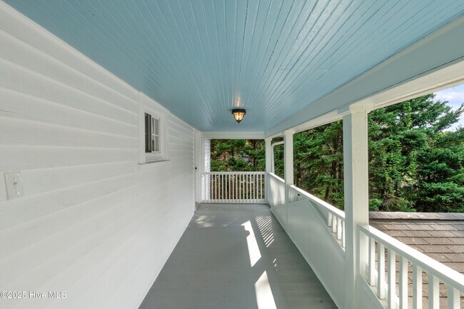 Building Photo - 160 N Rdg St