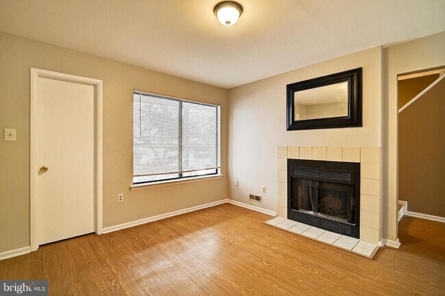 Building Photo - 70 Hampshire Dr