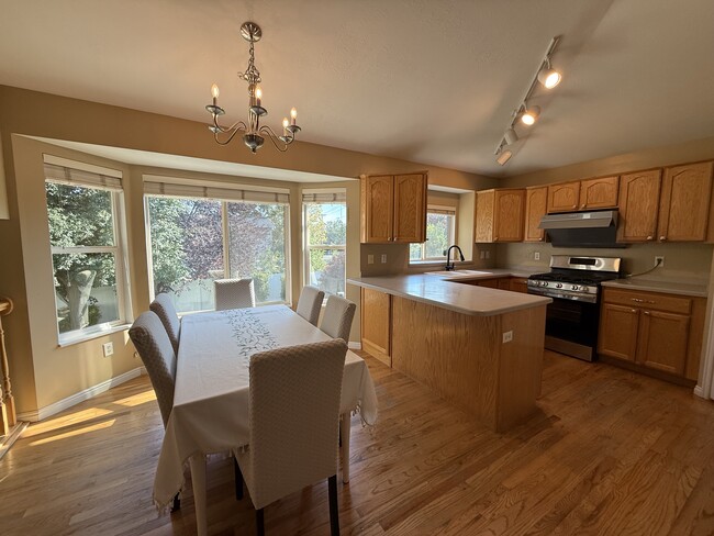 Building Photo - 212 E 900 N St