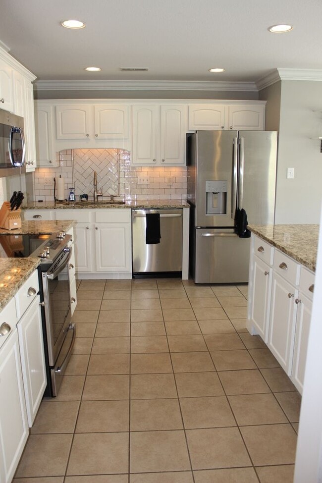 Building Photo - Amazing 3 bd/2.5bth in Farragut!!