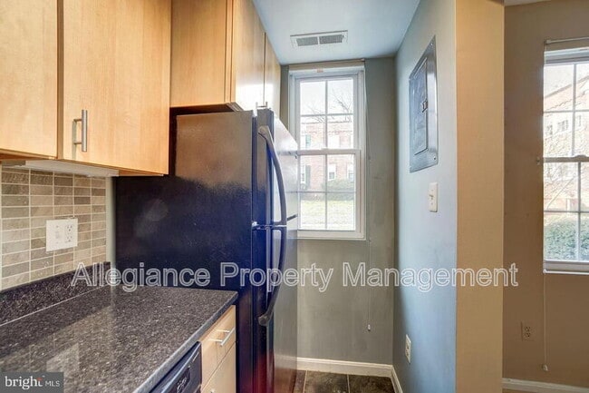 Building Photo - 1909 Key Blvd