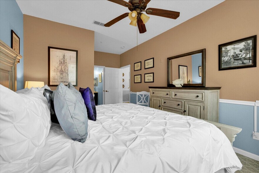 Building Photo - 2302 Silver Palm Dr