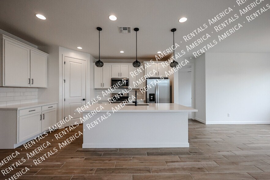 Building Photo - 11338 E Ulysses Ave