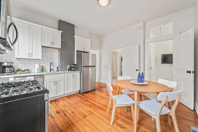 Building Photo - 1 Oak St