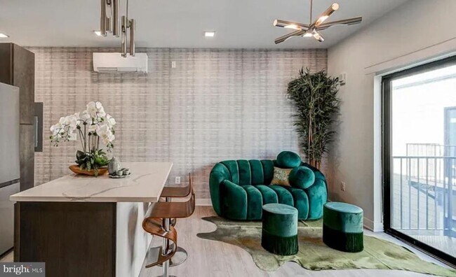 Building Photo - 421 S Broadway