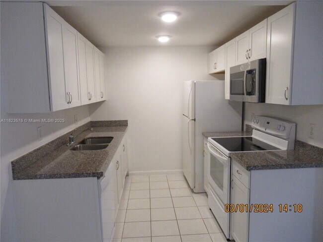 Building Photo - 2405 Antigua Cir