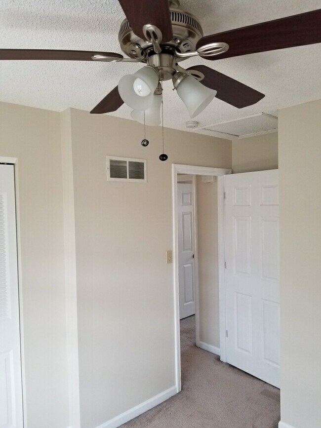 2nd bedroom 10x9 (1) closet - 8864 Flamingo Ct