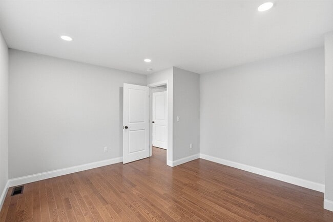 Building Photo - 24 Daytona St