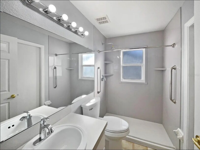 Building Photo - 7010 Summit Cir