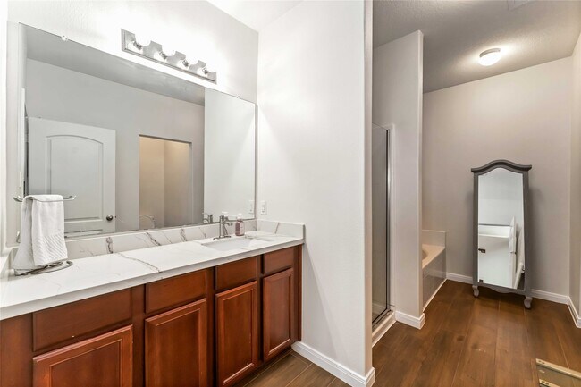 Building Photo - 2718 Regatta Ln