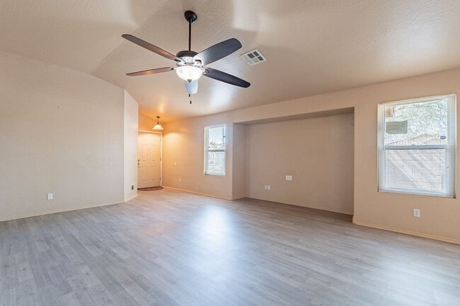 Building Photo - Stunning 4-Bedroom, 1.75-Bath Home Near South Mountain Section 8 Welcome