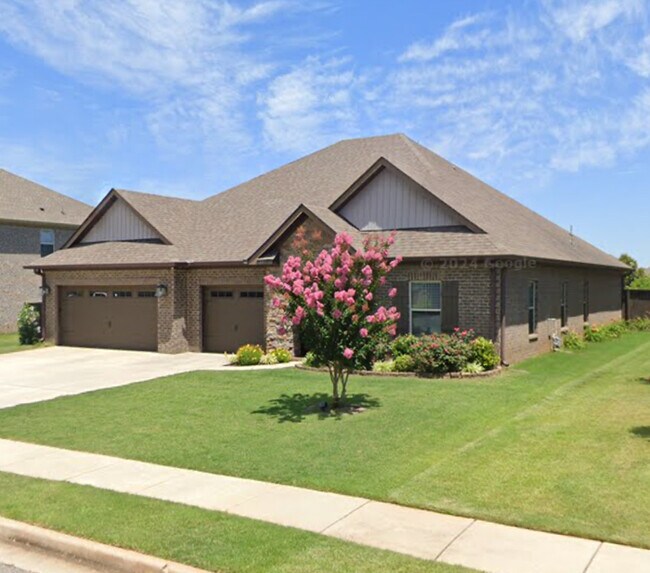 Building Photo - 217 Balota St