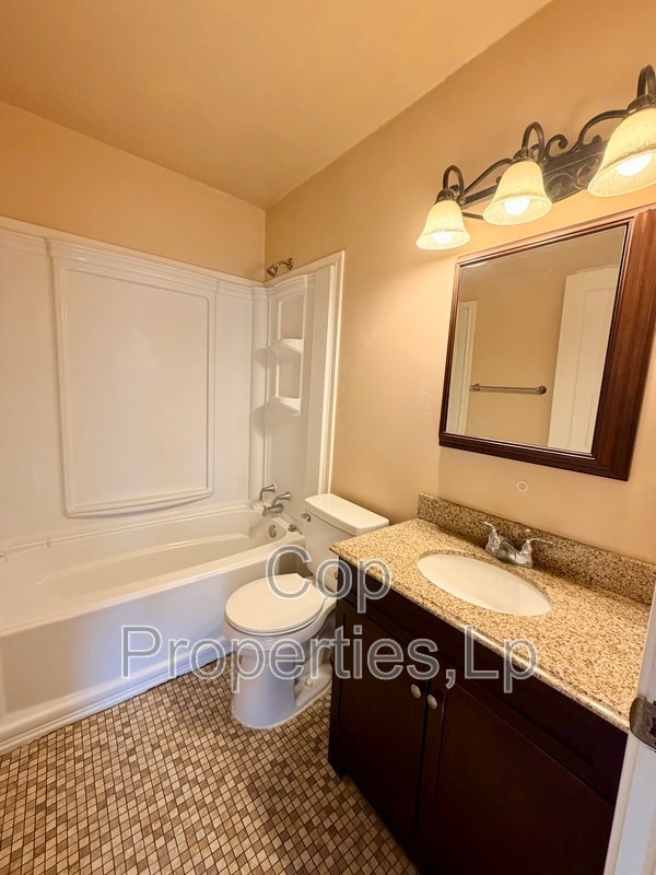 Building Photo - 118 Field Crest Dr