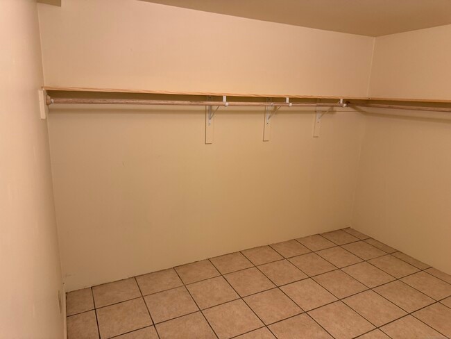 Building Photo - 11 Cove View Dr