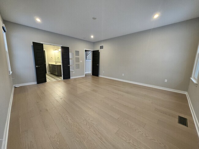 Building Photo - 228 Oakhurst Wy