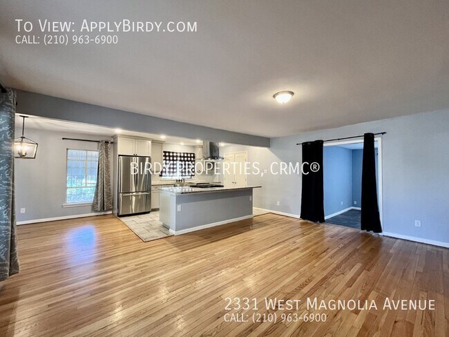 Building Photo - **3 Bed, 2 Bath Home with Detached Garage/...
