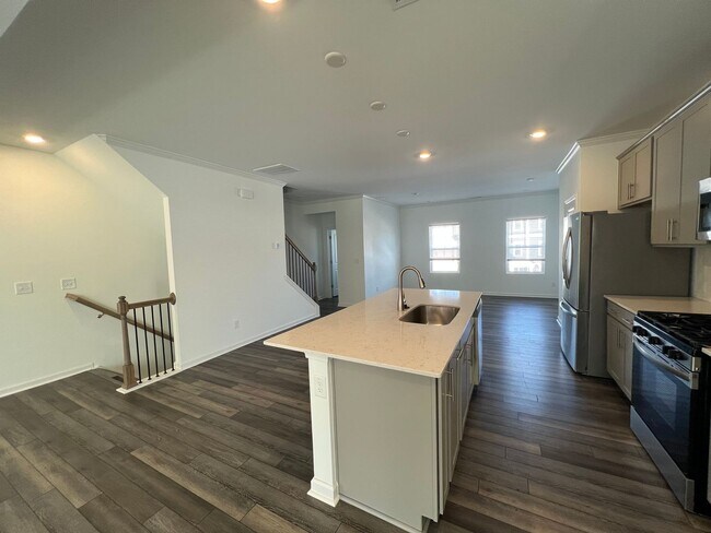 Building Photo - 815 Basswood Gln Trl