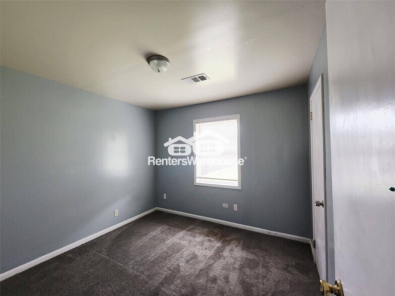 Building Photo - 9918 Ebb St