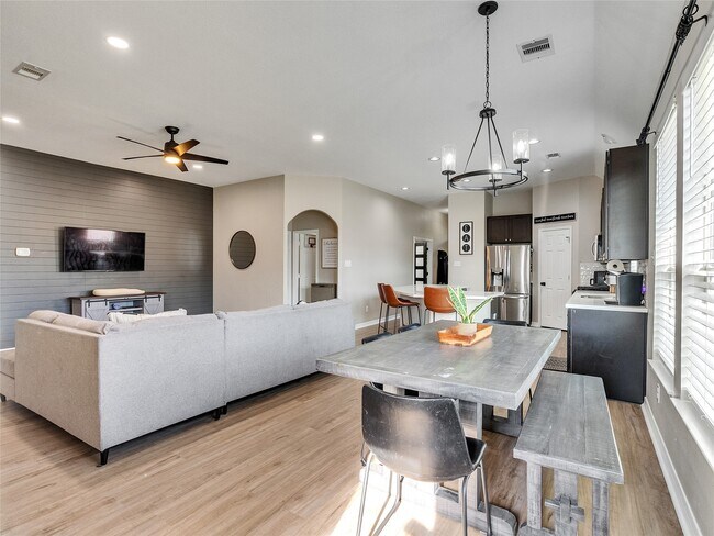 Building Photo - 16022 Coco Shores Ct