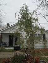 Building Photo - 3650 Lakeview Ave