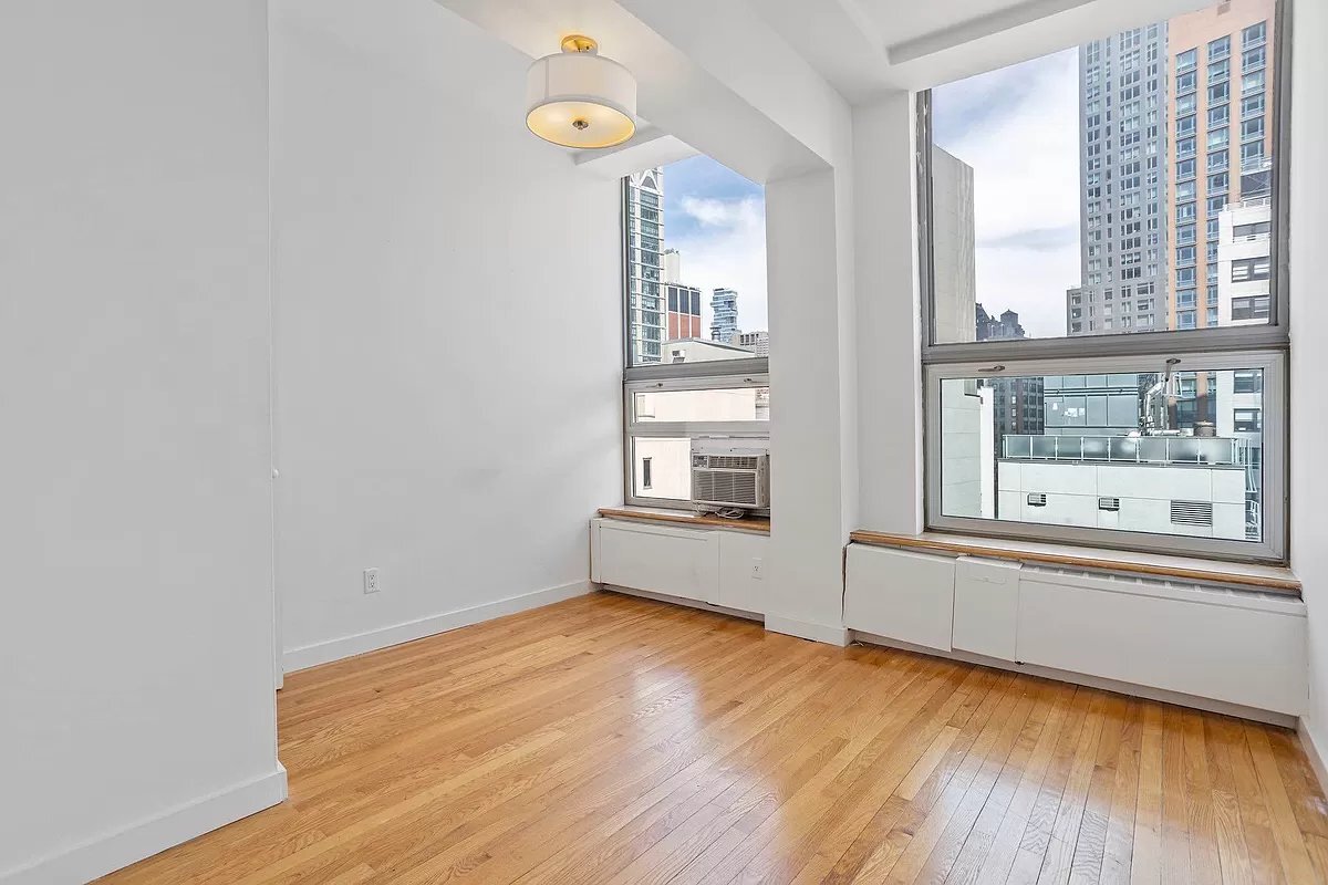 Building Photo - 102 Fulton St