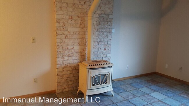 Building Photo - 3 br, 2 bath House - 6050 N Dodge Avenue