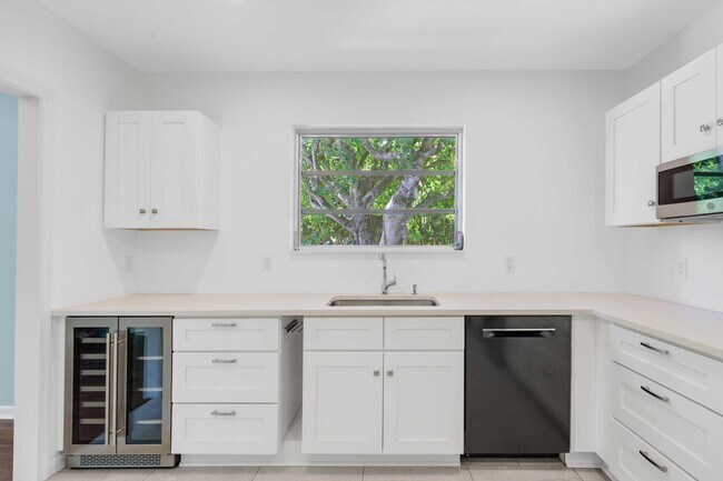 Building Photo - 246 Merrain Rd