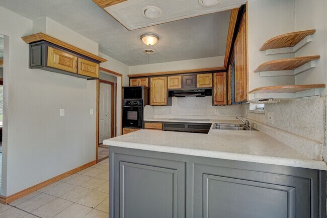 Building Photo - Nice 4 Bed 1.5 Baths Located near Tinker Diagonal