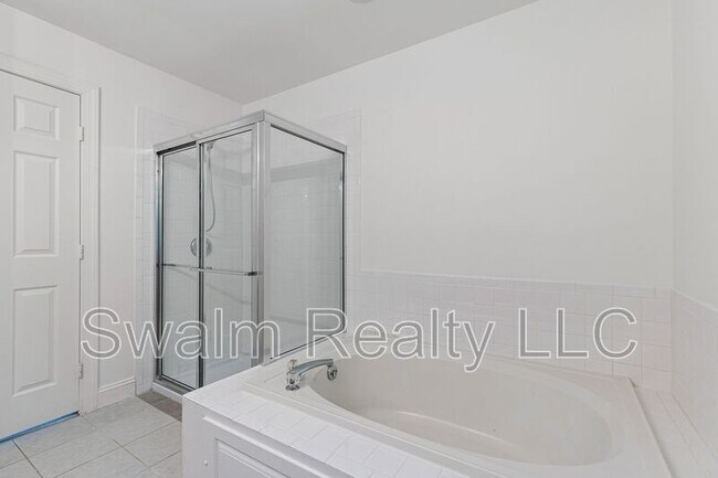 Building Photo - 240 Timber Knoll Dr