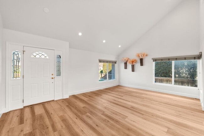 Building Photo - Beautiful Home in Dana Point