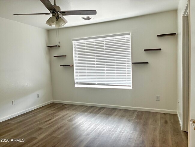 Building Photo - 9105 W Raven Dr