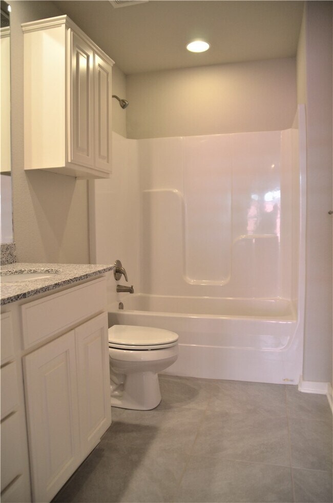 Building Photo - 2413 SW Arbor Rd