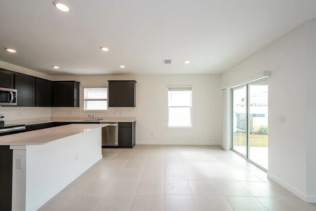 Building Photo - 3940 Obsidian Dr