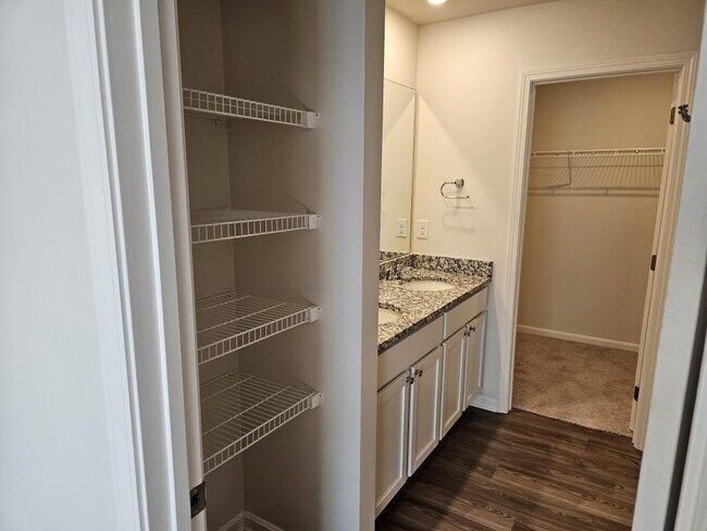 Building Photo - 312 High Peak Pl