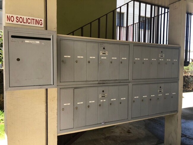 Building Photo - Central Location with Free Utilities!