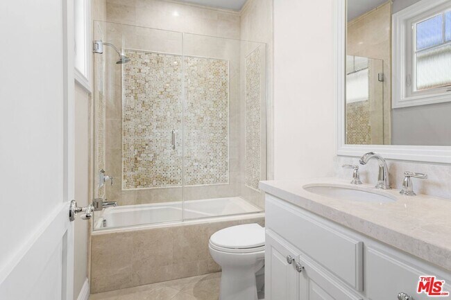 Building Photo - 209 25th St