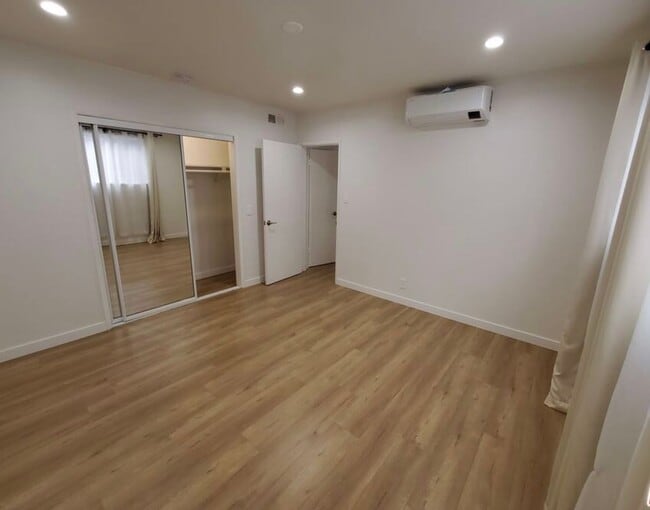 Building Photo - 450 Rexford Dr