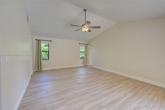 Building Photo - 7120 Hialeah Ln