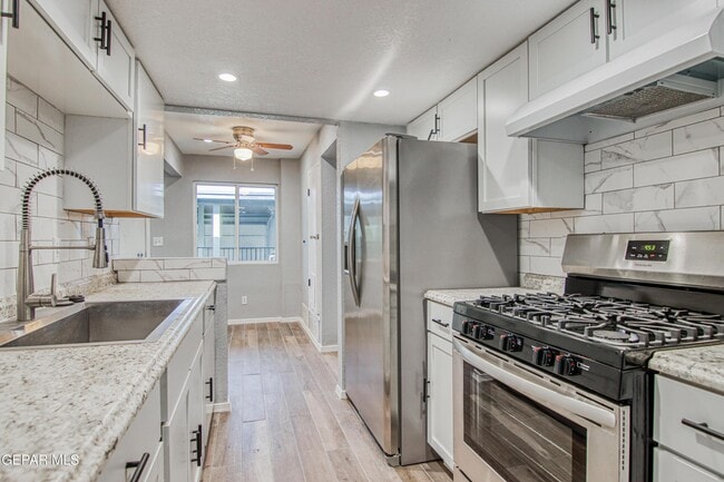 Building Photo - 6001 Morning Glory Cir