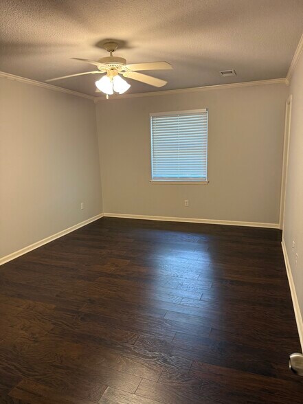 Building Photo - 5 Feldspar Court