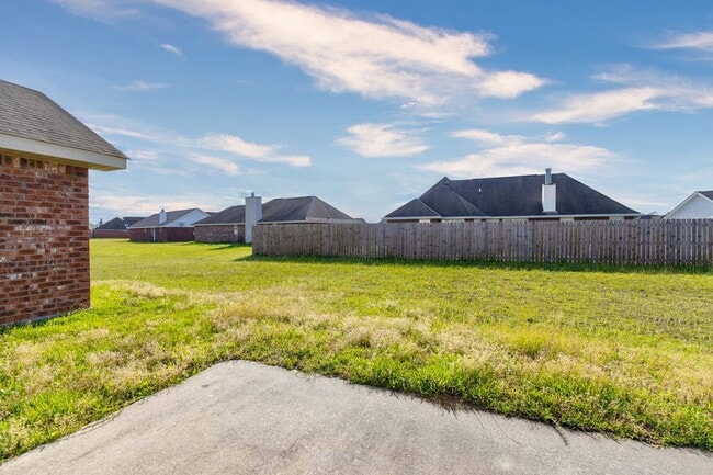 Building Photo - ST. MARTIN SCHOOL DISTRICT - 3 BED 2 BATH ...