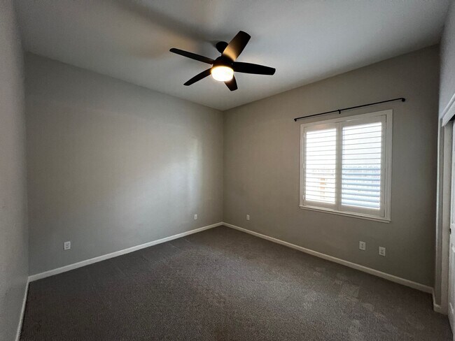 Building Photo - Beautiful 3 Bed, 2 Bath home in highly des...