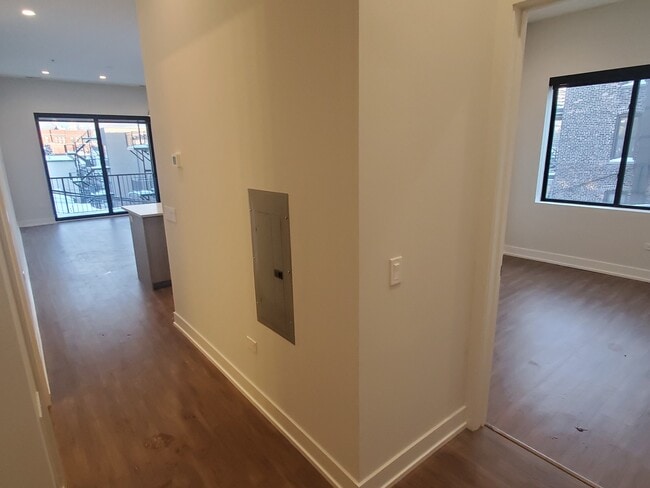 Building Photo - 1023 N Ashland Ave